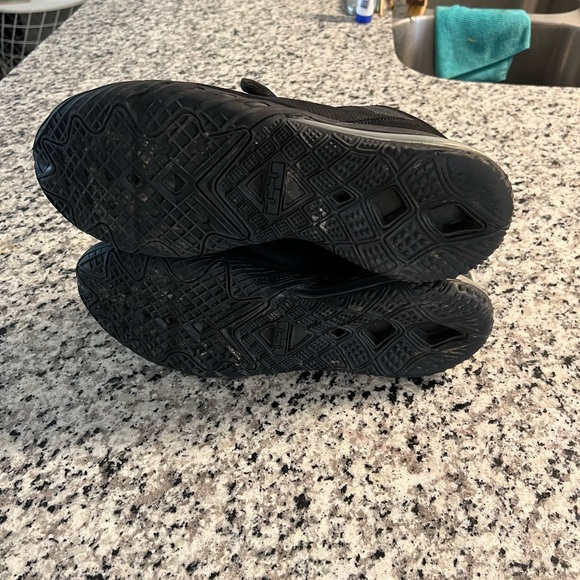 LeBron 18 Low Zero Dark 23 - Picture 3 of 7